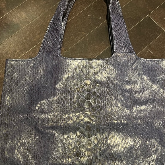 Snakeskin Textured Indigo Tote Bag - Picture 3 of 3